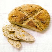 Хлеб в духовке из кукурузной муки с медом и абрикосами