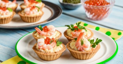 Тарталетки с креветками и сыром