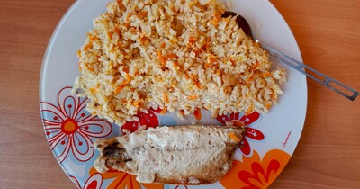 рис с яйцом и скумбрия в фольге