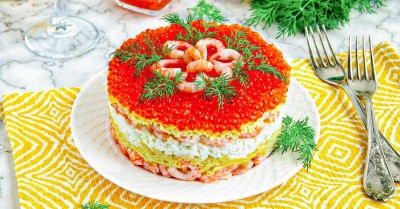 Салат с креветками и красной икрой на праздничный стол