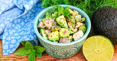 Лёгкий и простой салат печень трески с авокадо