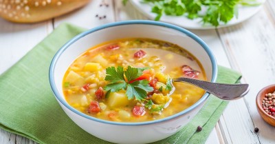 Рассольник с копченой колбасой и перловкой