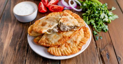 Чебуреки на сковороде с мясом быстро и вкусно