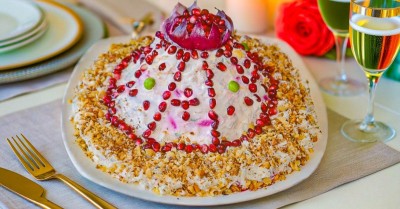 Шапка Мономаха салат классический с гранатом и курицей