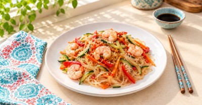 Фунчоза с креветками и овощами