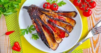 Запеченные баклажаны с помидорами в аэрогриле