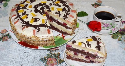 Торт сметанный с вишней и грецкими орехами