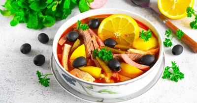 Когда добавлять в солянку лимон