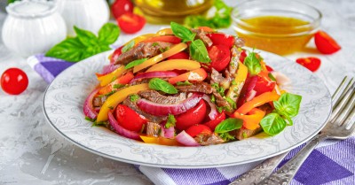 Теплый салат с говядиной болгарским перцем на день рождения
