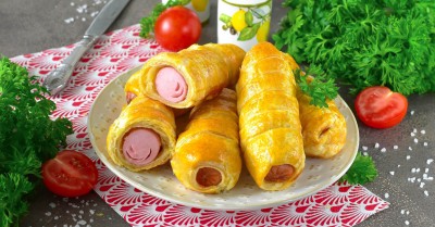 Сосиски в слоеном тесте в аэрогриле