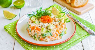 Салат оливье с семгой и огурцом