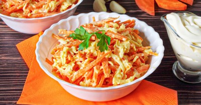 Салат из моркови с чесноком и сыром