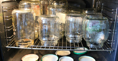 Как и сколько стерилизовать банки в духовке