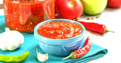 Домашняя аджика с яблоками, морковью и перцем