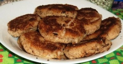Котлеты из фасоли с луком в панировке
