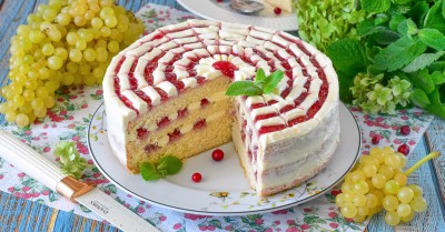 Торт с малиновым вареньем