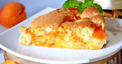 Бисквитный абрикосовый пирог без масла