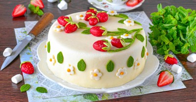 Торт с клубничным кремом