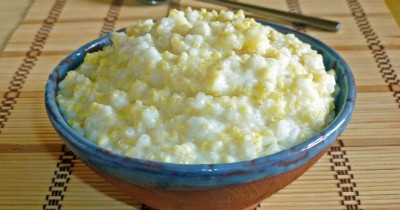 Сладкая каша пшенка рис на молоке со сливочным маслом