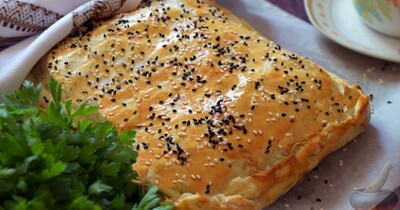 Картофельно-мясной пирог из слоеного теста