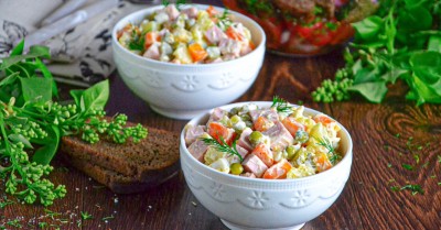 Салат оливье классический с колбасой и горошком