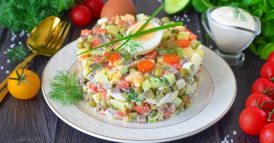 Салат Оливье с говяжьим языком