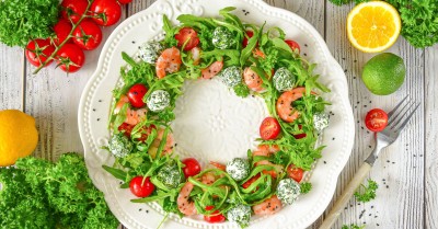 Салат Венок с креветками и рукколой простой праздничный