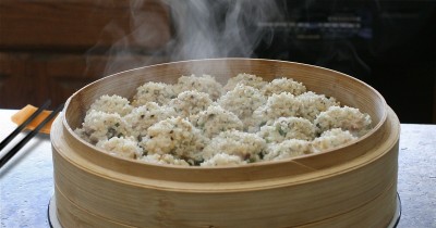 Фрикадельки на пару с грибами и рисовой мукой