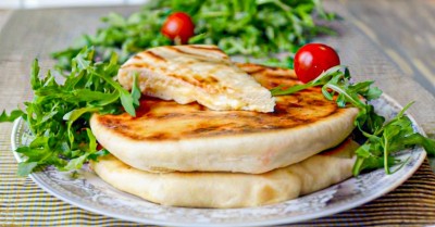 Хачапури с творогом и сыром на сковороде