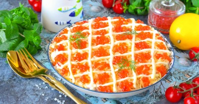 Салат кальмар креветка крабовые палочки икра