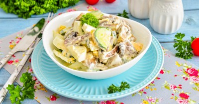 Салат с грибами и огурцом