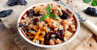 Гречневая каша с черносливом Гречневая каша с черносливом
