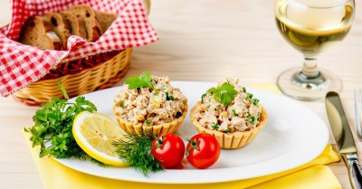 Тарталетки с консервированным тунцом