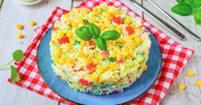Крабовый салат классический с огурцом