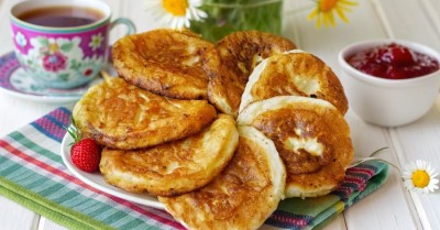 Творожные оладьи на кефире на сковороде