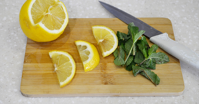 Как хранить лимон разрезанный