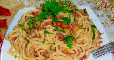 Спагетти с помидорами и фаршем