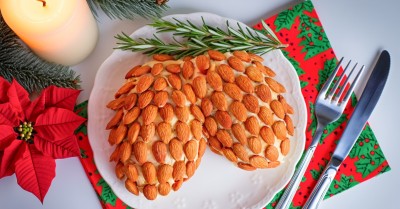 Салат Шишка с миндалем