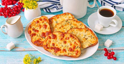 Гренки с сыром в духовке