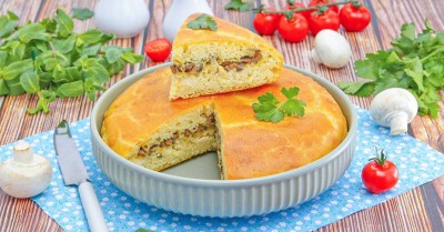 Заливной пирог с курицей и грибами