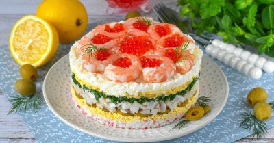 Салат царский с кальмарами и креветками классический