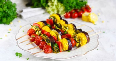 Шашлык с овощами в духовке на шпажках вегетарианский