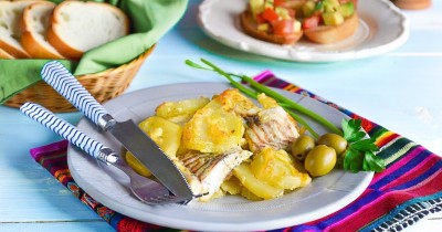 Филе минтая с картошкой в духовке