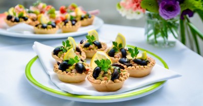 Тарталетки с печенью трески и яйцом