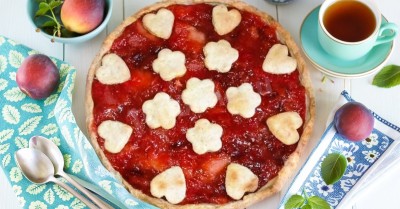 Пирог с яблоками и сливами