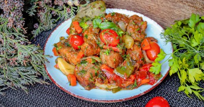 Свинина в казане на костре