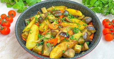 Вкусная жареная картошка с баклажанами пошагово