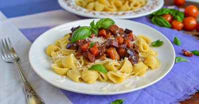 Паста с баклажанами и сыром