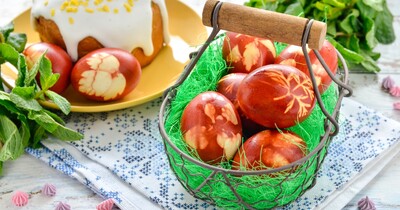 Покрасить яйца в луковой шелухе на Пасху