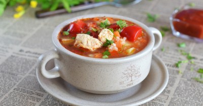 Суп с рисом томатной пастой куриным филе и картошкой